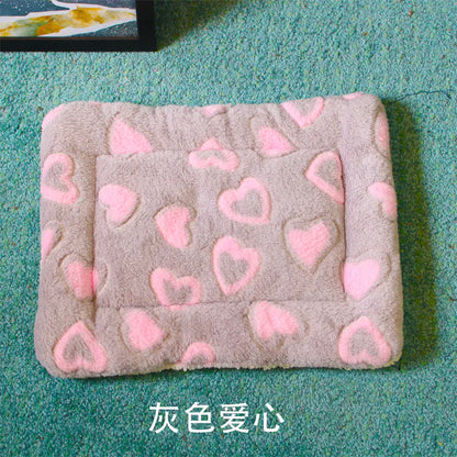 Thick Winter Pet Mat for Cats and Dogs - Fleece Blanket