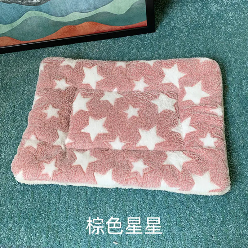 Thick Winter Pet Mat for Cats and Dogs - Fleece Blanket