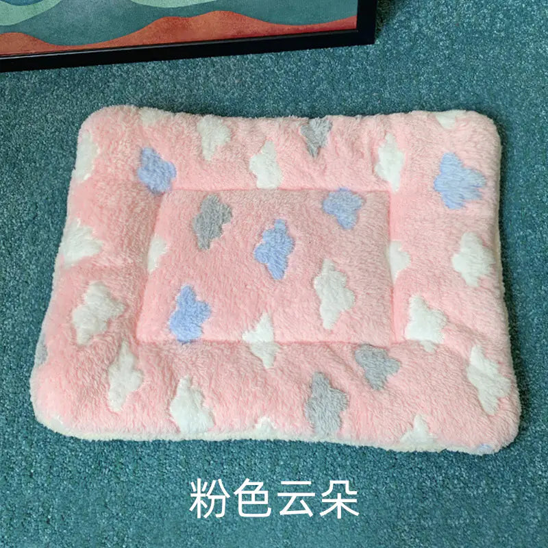 Thick Winter Pet Mat for Cats and Dogs - Fleece Blanket